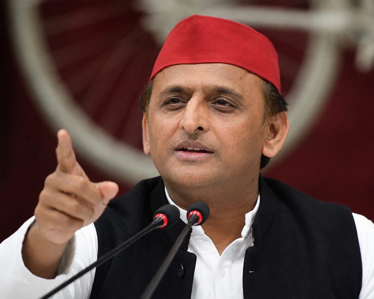 ब्रज के विकास पर सियासी घमासान, अखिलेश बोले- ब्रजवासियों की सहमति के बिना विकास अधूरा